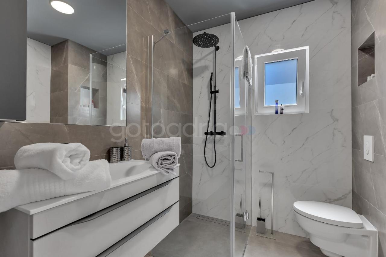 Luxury Seaview Apt Luki - Free Parking Makarska Buitenkant foto