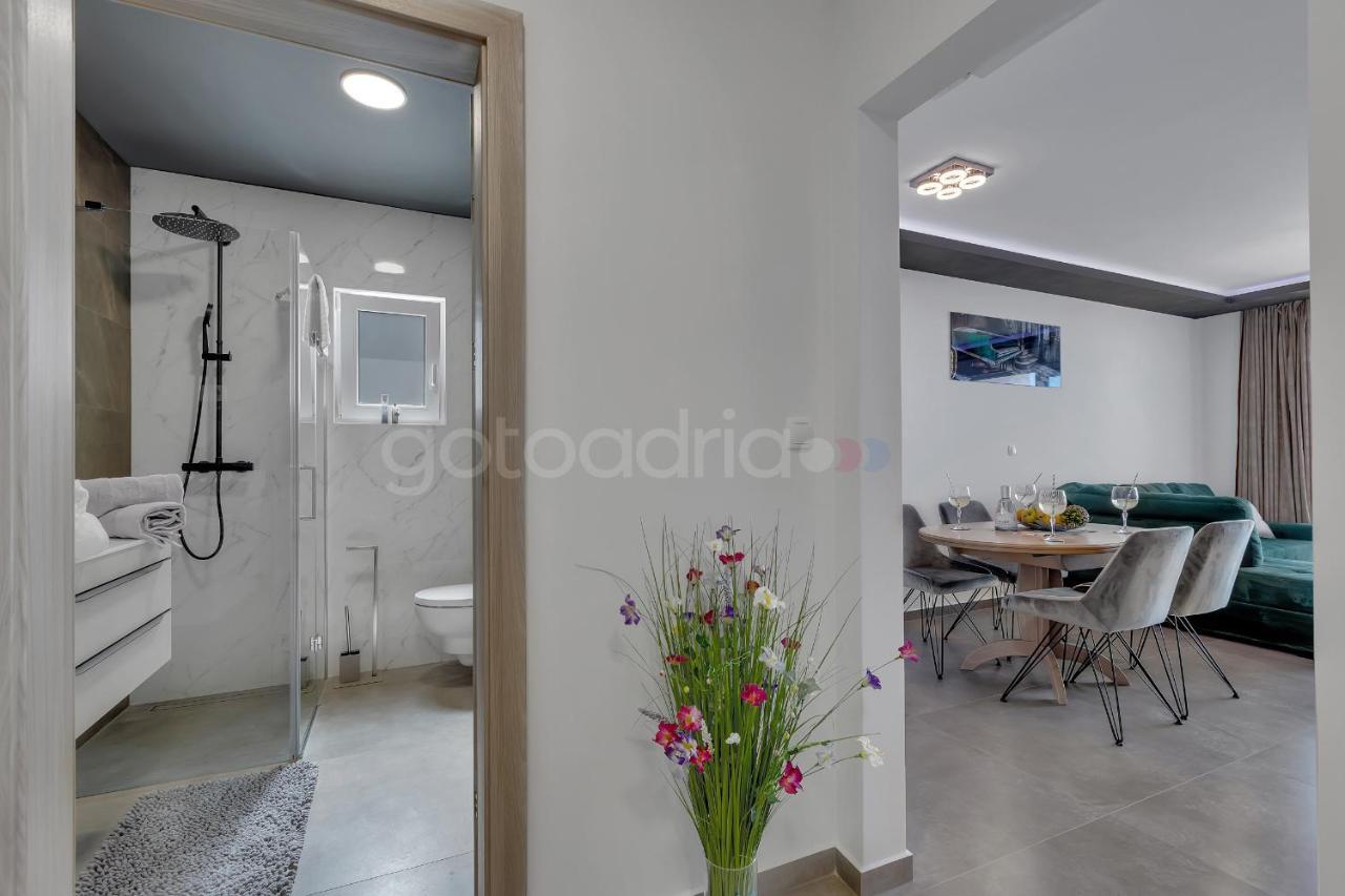 Luxury Seaview Apt Luki - Free Parking Makarska Buitenkant foto